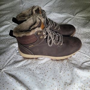 Quatchi fur lined hiking boots